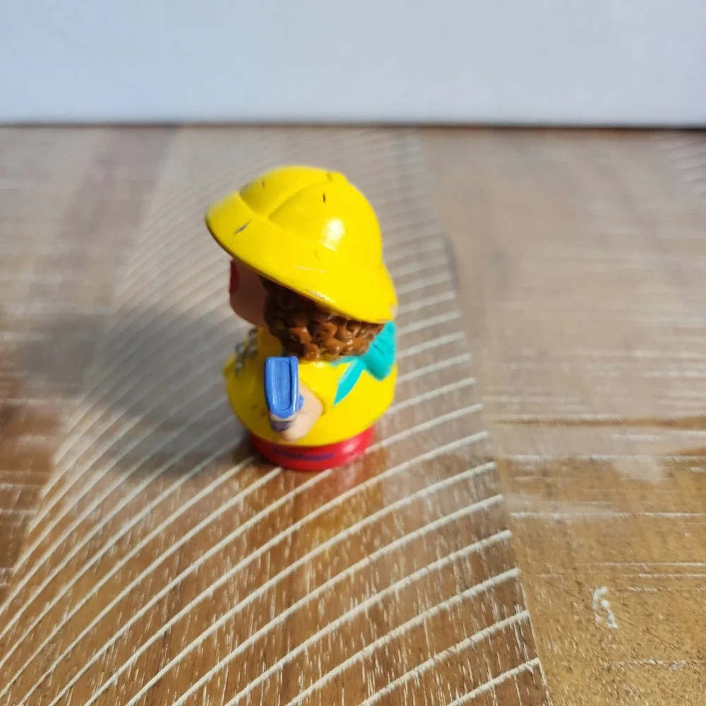 Fisher-Price Little People Sonya Lee Safari Explorer Yellow Outfit Figure 2005